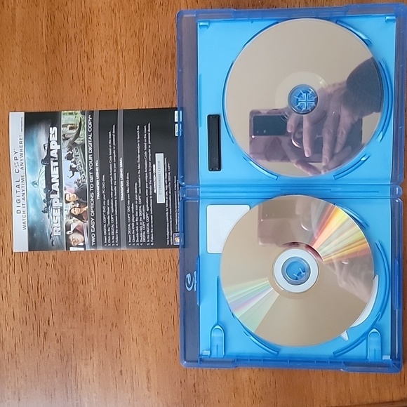 Rise of the Planet of the Apes Blu Ray Disc - Picture 5 of 5